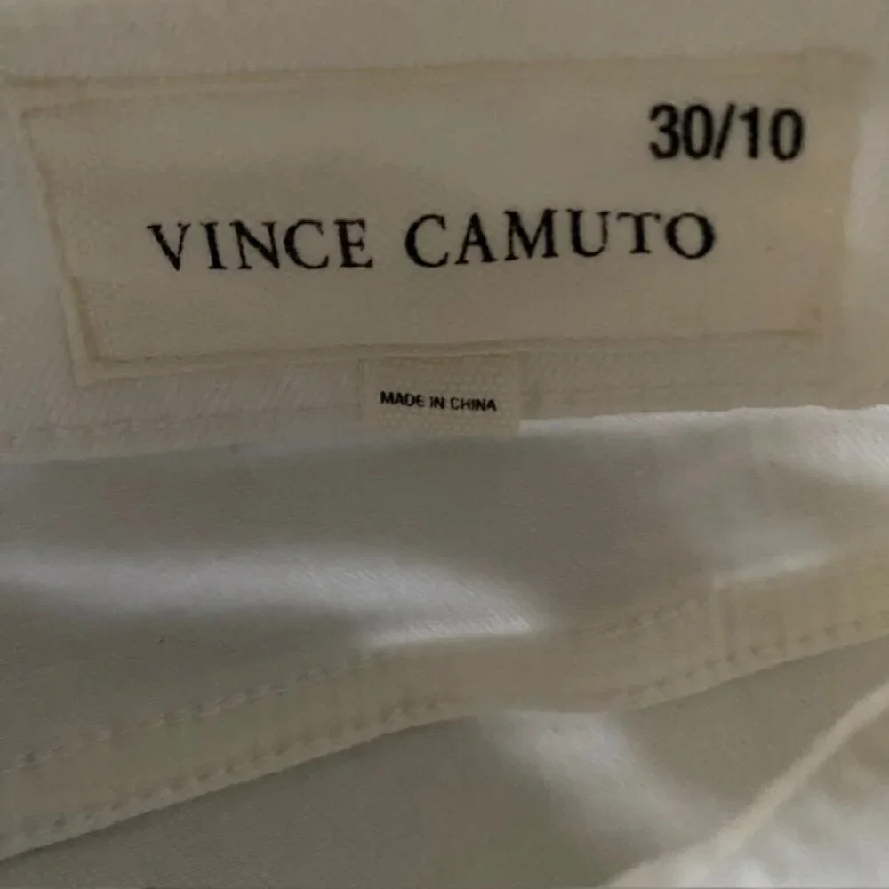 NWT Vince Camuto White Button Cuff Cropped Jeans 30